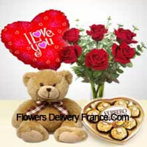 7 Rose rosse con alcune felci in un vaso di vetro, un carino orsacchiotto marrone alto 14 pollici, 8 pezzi di Ferrero Rocher a forma di cuore e un palloncino "Ti Amo"