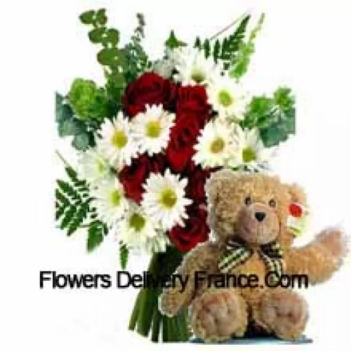 Strauß roter Rosen und weißer Gerberas zusammen mit einem niedlichen 12 Zoll großen braunen Teddybär