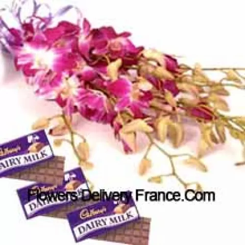 Un magnifique bouquet d'orchidées roses accompagné de chocolats assortis Cadbury