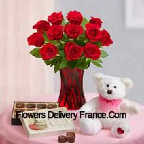 11 Rosas rojas con algunas helechos en un jarrón de vidrio, un lindo oso de peluche blanco de 12 pulgadas de altura y una caja de chocolates importados