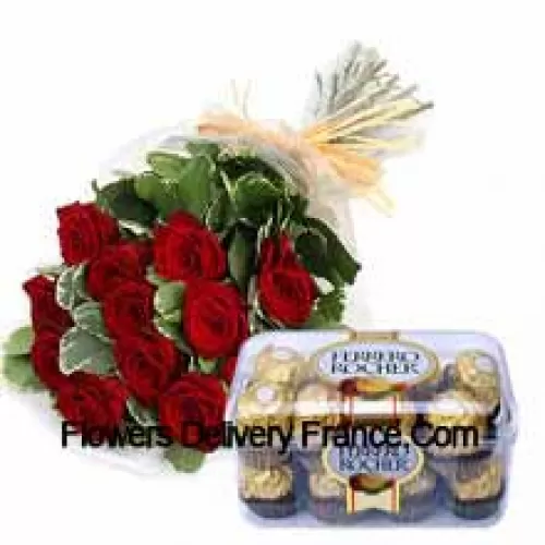 Um buquê de 11 rosas vermelhas com complementos sazonais, juntamente com 16 Pcs Ferrero Rochers