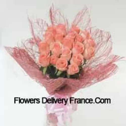 Bouquet de 21 roses roses avec des remplissages saisonniers