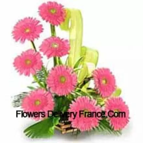 Mand met 9 roze Gerbera's met vulmiddel